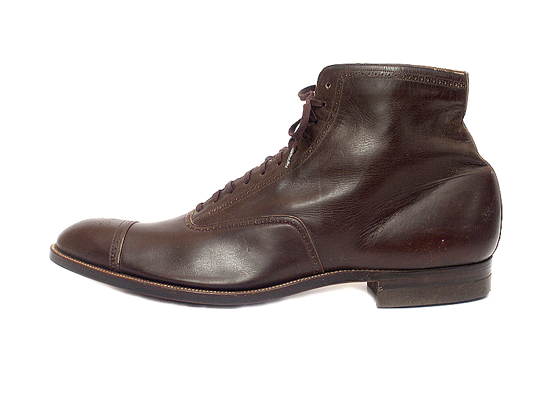 Shoe-Icons / Shoes / Men's Brown Leather Boots with Perforation.