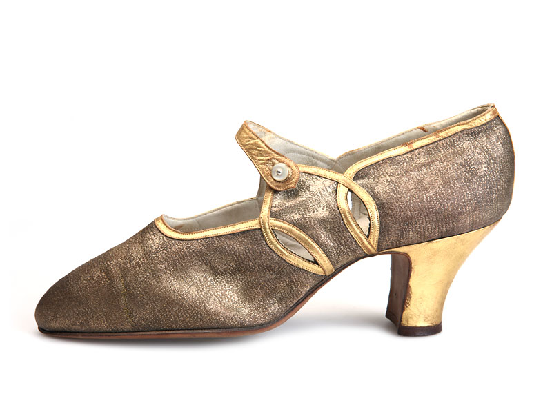 Shoe-Icons / Shoes / Evening gold lame shoes with gold leather applique.