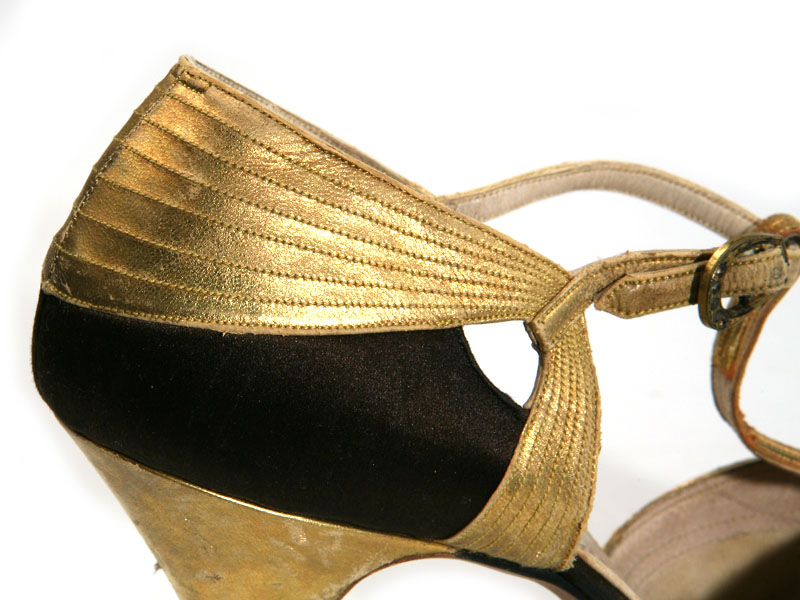 Shoe-Icons / Shoes / Open T-strap shoes with upper made of gold leather ...
