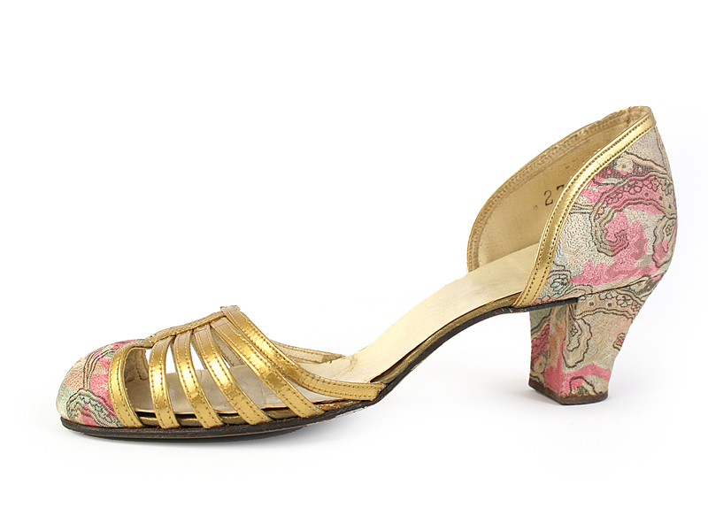 Shoe-Icons / Shoes / Open cuban heel shoes with a vamp made of gold ...