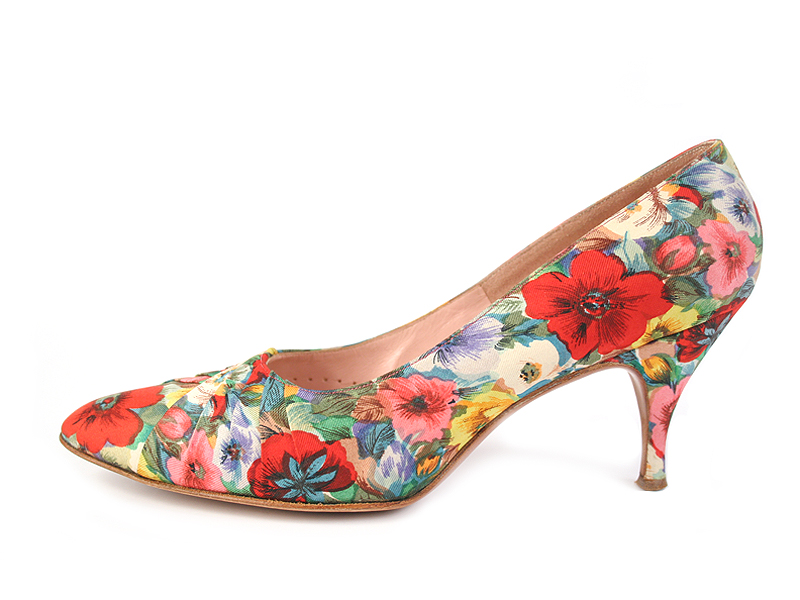 Shoe-Icons / Shoes / Baby heel stilettos with floral print upper.