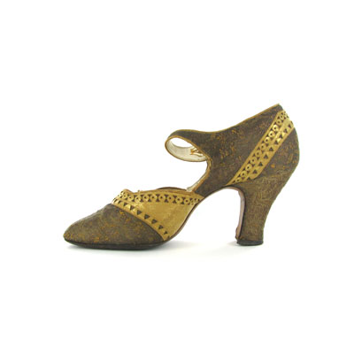 Shoe-Icons / Shoes / Gold brocade button strap shoes, decorated with ...