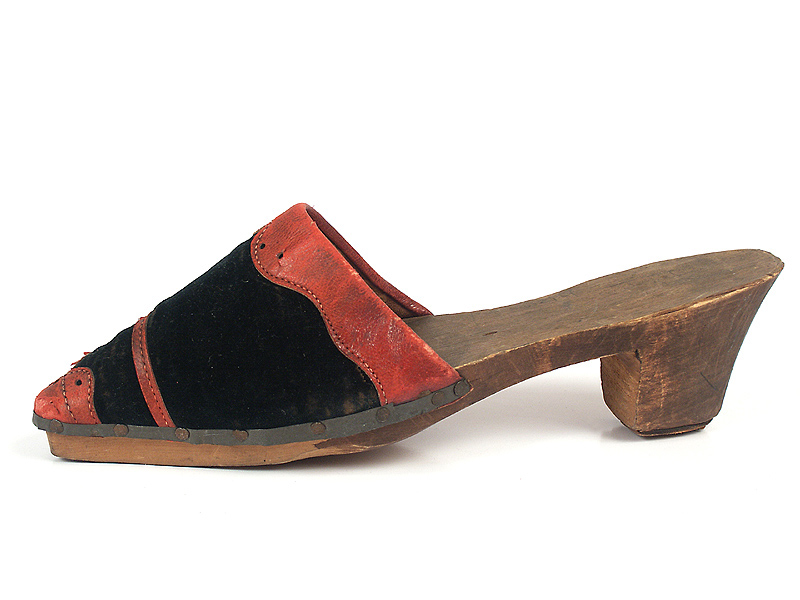 wooden soled shoes