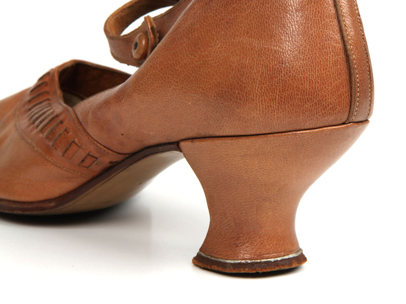 Shoe-Icons / Shoes / Light brown everyday shoes with low Louis heels ...