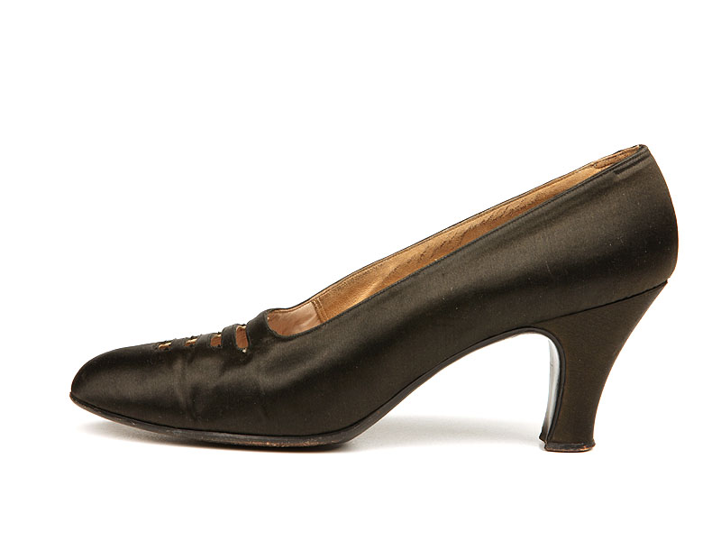 Shoe-Icons / Shoes / Black satin Spanish heels pumps with four ...