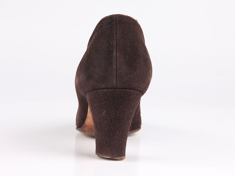 Shoe-Icons / Shoes / Brown suede shoes with perforated vamp and pleated ...