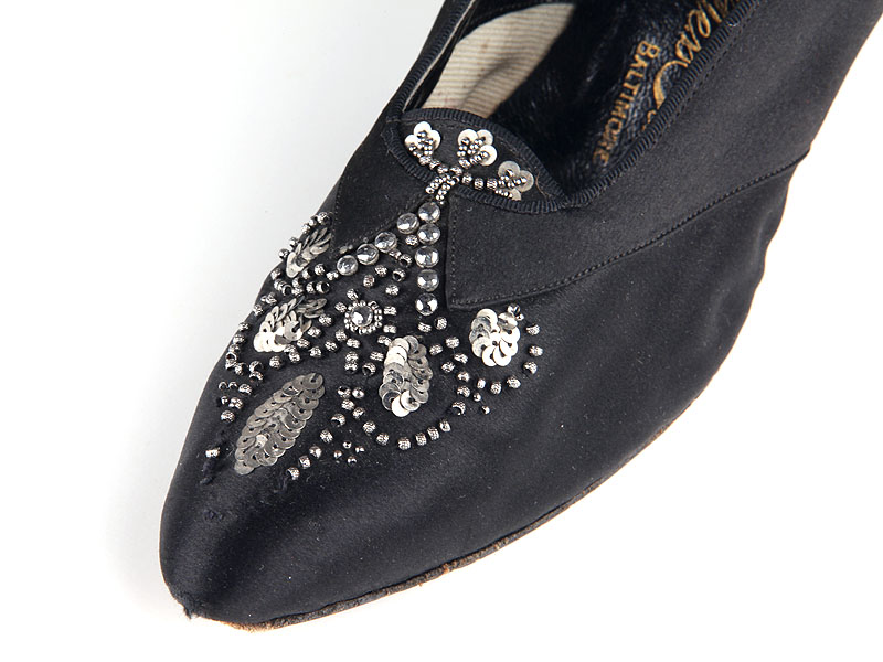 Shoe-Icons / Shoes / Black satin low Louis heels shoes, decorated with ...