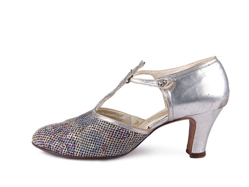 Shoe-Icons / Shoes / N-strap silver leather shoes with vamp made of ...
