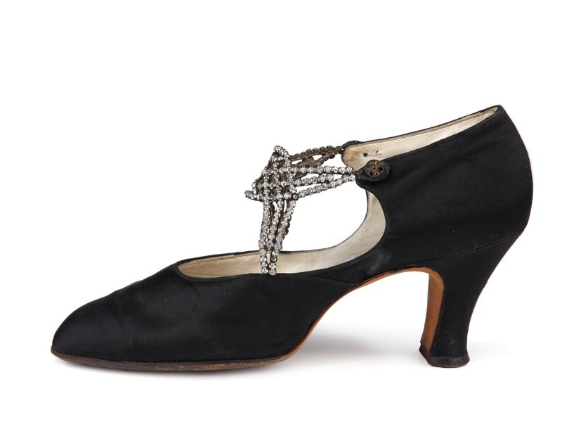 Shoe-Icons / Shoes / D'Orsay black satin pumps with straps formed by ...