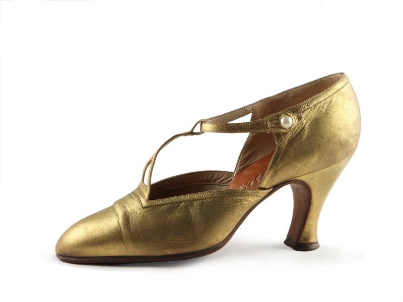 Shoe-Icons / Shoes / Ladies pumps with gold leather upper and T-strap.