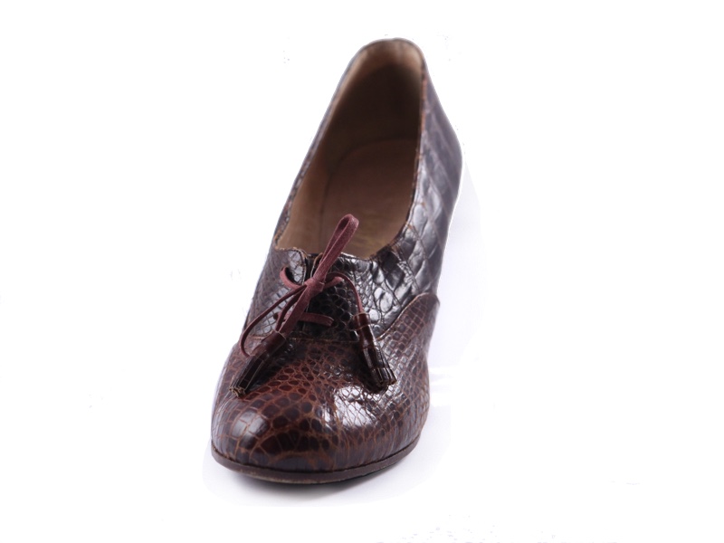 Shoe-Icons / Shoes / Brown crocodile leather shoes front lacing.