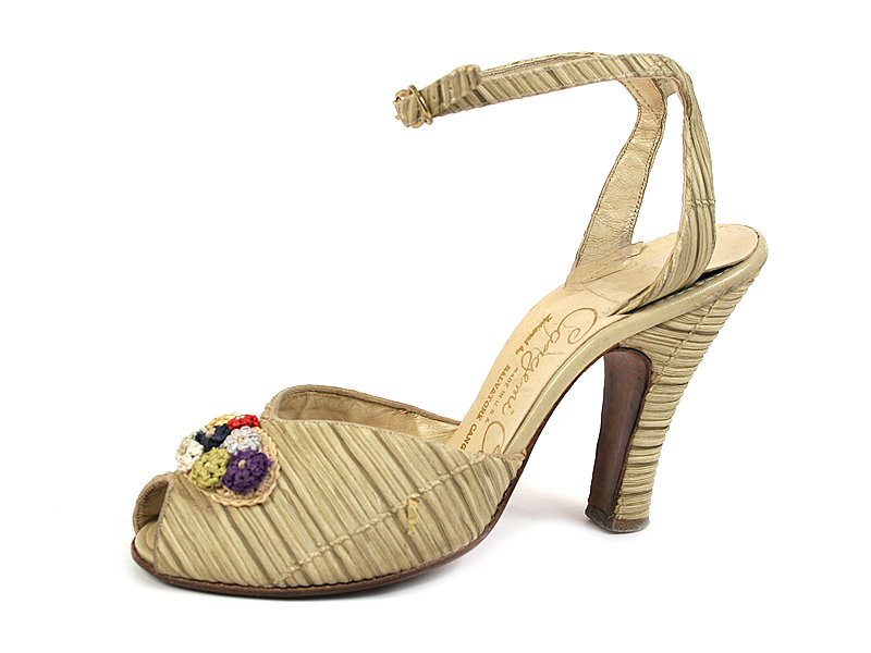Shoe-Icons / Shoes / Designer Leather Sandals with Raffia Rosettes on